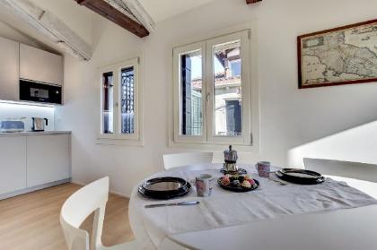 VENICE SKYLINE VIEW STUDIO APARTMENT - image 14