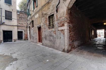 VENICE SKYLINE VIEW STUDIO APARTMENT - image 15