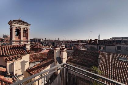 VENICE SKYLINE VIEW STUDIO APARTMENT - image 17