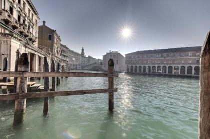 VENICE SKYLINE VIEW STUDIO APARTMENT - image 7