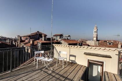 VENICE SKYLINE VIEW STUDIO APARTMENT - image 9