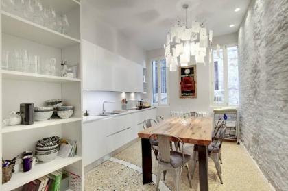 STUNNING MODERN APARTMENT IN THE HEART OF VENICE - image 16