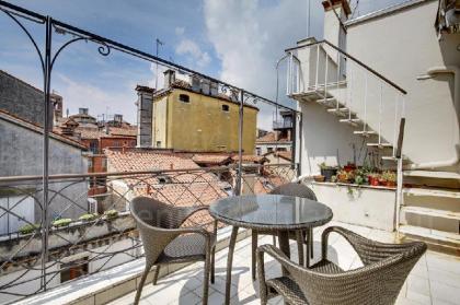 RIALTO BRIDGE PENTHOUSE VENICE WITH TERRACES - image 6