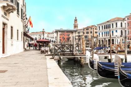 Charming Apartment on the Grand Canal R&R - image 13