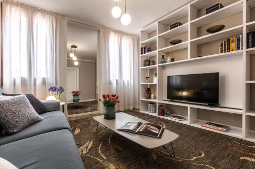 Charming Apartment on the Grand Canal R&R - image 2