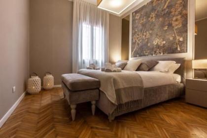 Charming Apartment on the Grand Canal R&R - image 3