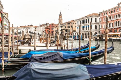 Charming Apartment on the Grand Canal R&R - image 4