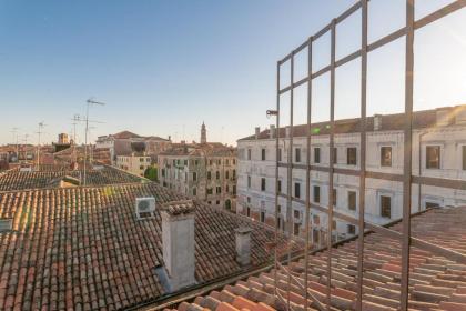 Pgrhome Luxury Apartments Coral Loft Venice - image 17