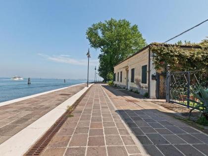 Scenic Villa in Lido di Venezia with Garden - image 10