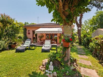 Scenic Villa in Lido di Venezia with Garden - image 16