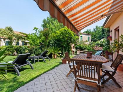 Scenic Villa in Lido di Venezia with Garden - image 17