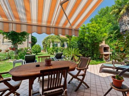 Scenic Villa in Lido di Venezia with Garden - image 7