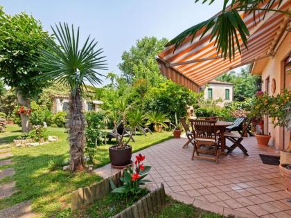 Scenic Villa in Lido di Venezia with Garden - image 8