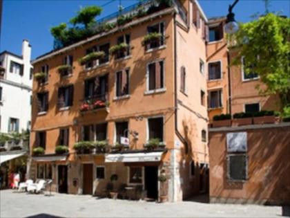 Hotel Agli Alboretti - image 2