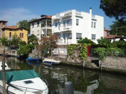 Villa Venice Movie - image 14