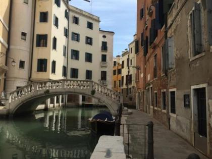 B&B Al Teatro with canal view - image 10