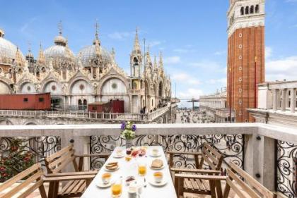 Due Leoni Terrace In St Mark's Square - image 1