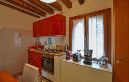 Nice apartment in Venezia with 2 Bedrooms and WiFi - image 15