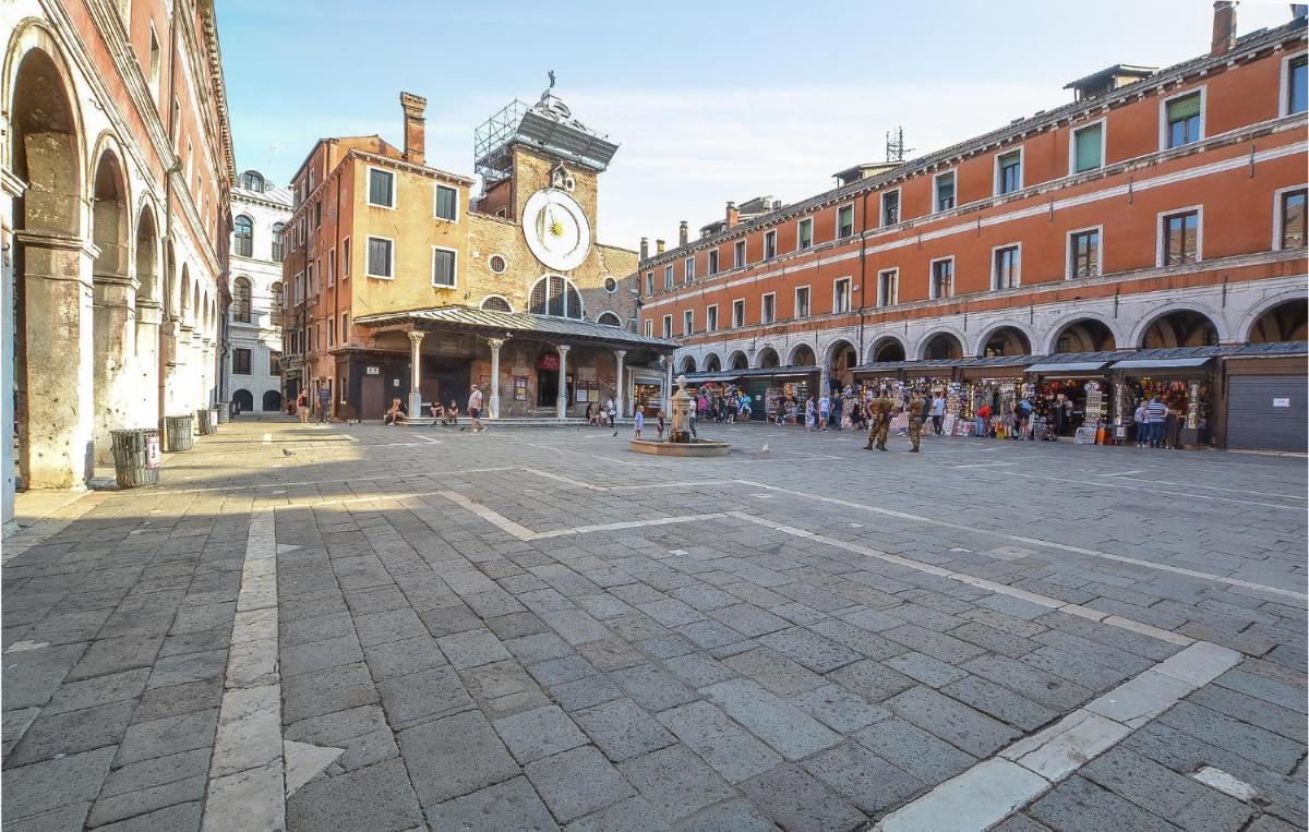 Nice apartment in Venezia with 2 Bedrooms and WiFi - image 2