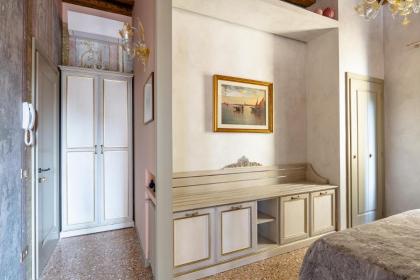 Ca' Cappello Venice Apartment 1 with Canal View - image 11