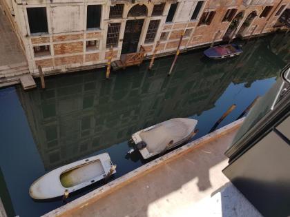 Ca' Cappello Venice Apartment 1 with Canal View - image 18