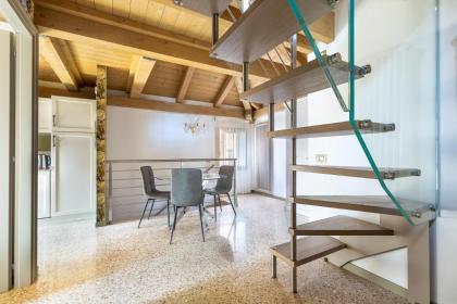 Ca' Cappello Venice Apartment 2 with Canal View - image 11