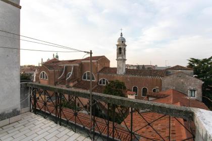 Venice Lance with Lift 2 minutes walk from the train station - image 15