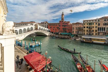 Rialto Grand Canal - image 15