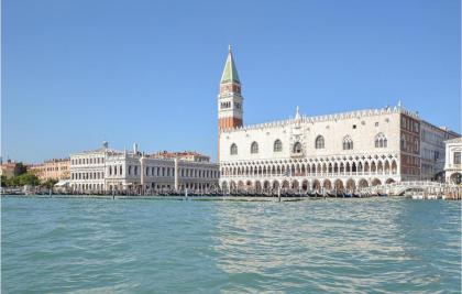 Stunning apartment in Venezia with 2 Bedrooms and WiFi