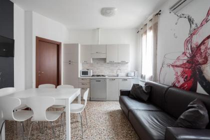 San Polo Canal View Apartments by Wonderful Italy - image 19