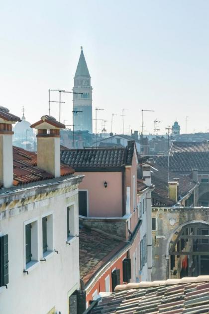 Rialto Canal View With Terrace and Balcony by Wonderful Italy - image 16