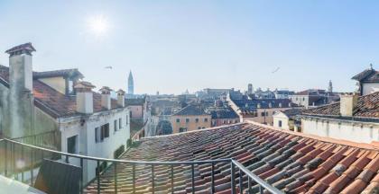 Rialto Canal View With Terrace and Balcony by Wonderful Italy - image 19