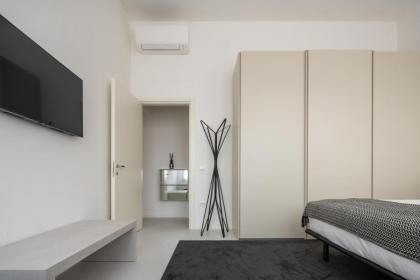 Design Apartment with Balcony on the Grand Canal R&R - image 7