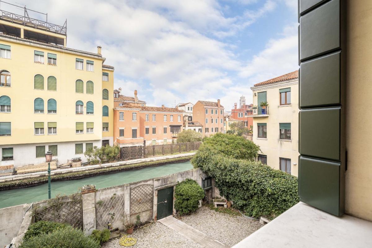 TOLENTINI Canal View & Terrace - image 3