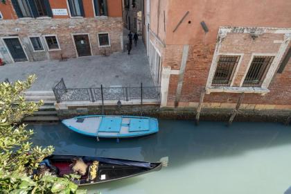 Apartments in San Marco with Canal View by Wonderful Italy - image 17