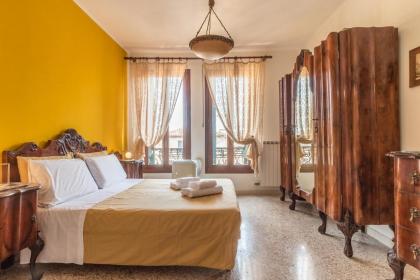 Colombina House close to the Train Station Venice 