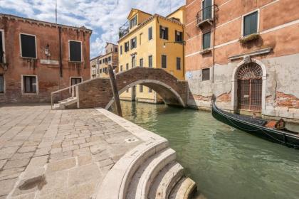 Bright Apartment On Venetian Roofs R&R - image 19