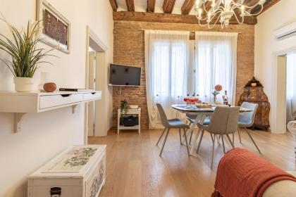 Italian Experience-Riva degli Schiavoni Boutique Apartment - image 18