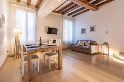 Italian Experience-San Zaccaria Boutique Apartment - image 2