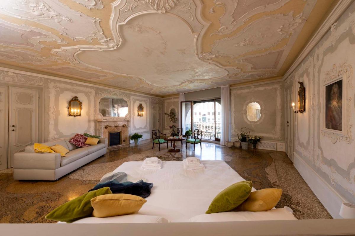 Mocenigo Grand Canal Luxury Suites - image 2