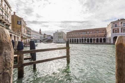 Ca' Giulia Grand Canal view next to Rialto Bridge - image 19