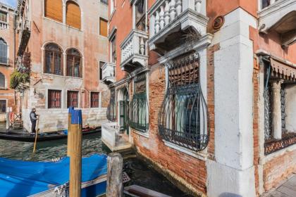 Ca' Giulia Grand Canal view next to Rialto Bridge - image 4