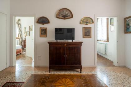 Tiepolo Apartment in the Biennale District R&R - image 3