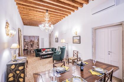 Ca' San Beneto Completely Refurbished in a fabulously central area