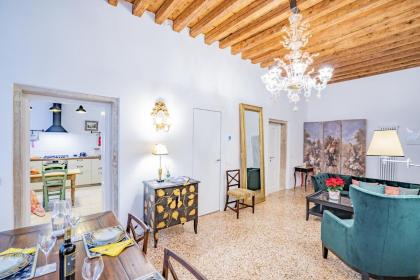 Ca' San Beneto Completely Refurbished in a fabulously central area - image 10