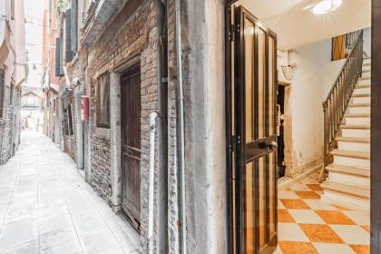 The Venice Red Door Apartment - image 14