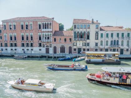 Palace Canal View by Wonderful Italy - image 2