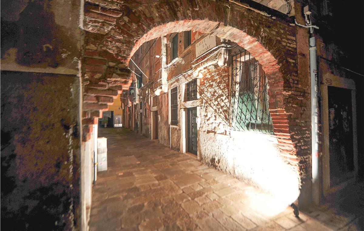 Beautiful Apartment In Venezia With Wifi And 1 Bedrooms 2 - image 4