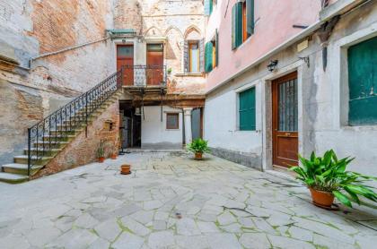 Cannaregio Romantic View Apartment - image 13