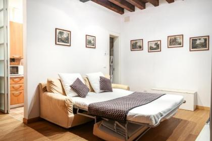 Mela Luxury Venice Apartments - image 13